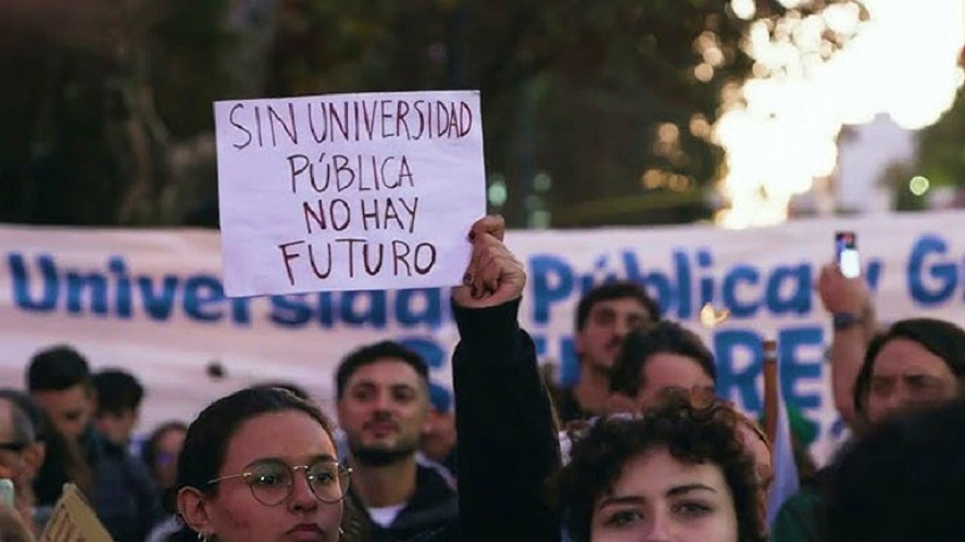 La Justicia frena el ajuste universitario y obliga al Gobierno a pagar salarios y becas