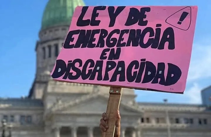 Milei reglamentó por decreto la ley de emergencia en discapacidad tras la presión judicial