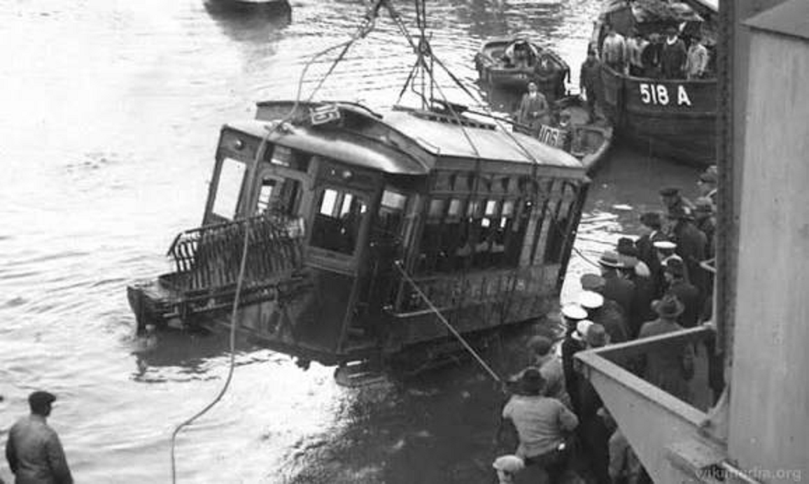 La tragedia que hundió un tranvía en el Riachuelo y convirtió una mañana de 1930 en una herida de Buenos Aires