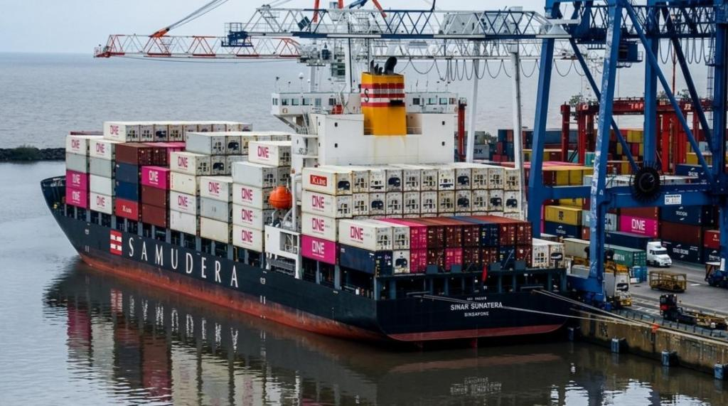 Los puertos, paralizados por un conflicto que pone en jaque al comercio exterior tras la desregulación de Milei