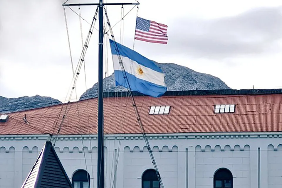Una independencia que no quería cambiar de dueño: Malvinas, Milei y la paradoja de enfrentar a Londres bajo el paraguas de Washington